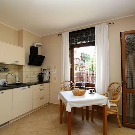 1 Apartment *